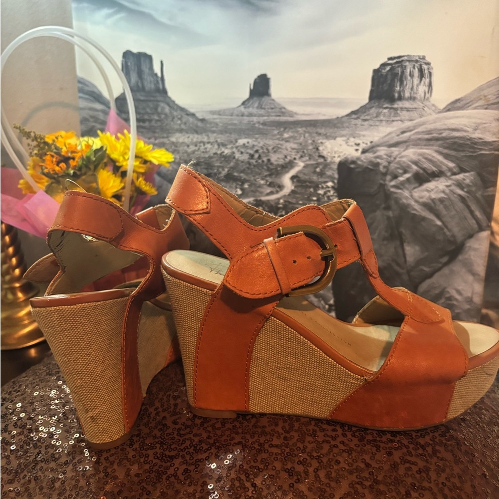 Wedge - Picture 2 of 3